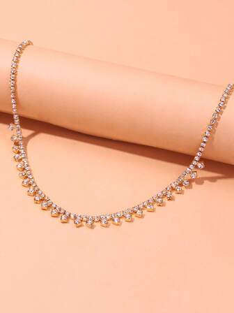 قلادة حجر الراين ديكور