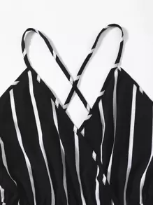 SHEIN VCAY 十字交叉露背條紋吊帶連身短褲 - 黑色 - 查看 4