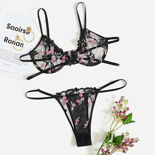 

Plus Floral Embroidered Mesh Underwire Lingerie Set, Black