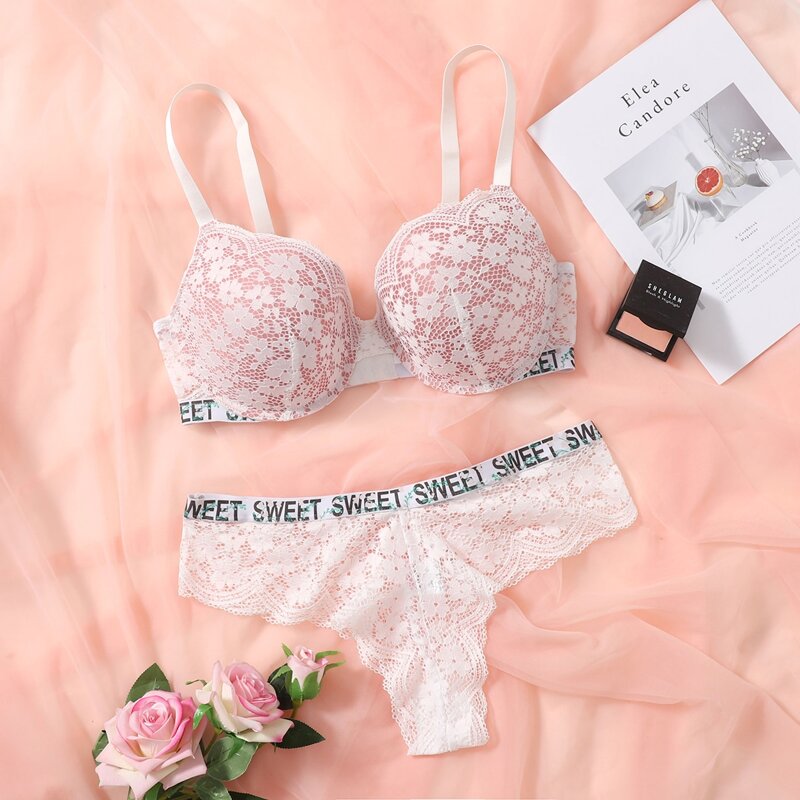 

Plus Letter Tape Floral Lace Underwire Lingerie Set, Multicolor