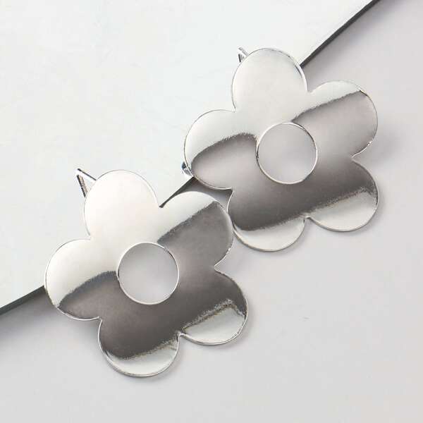 

Flower Design Earrings, Silver
