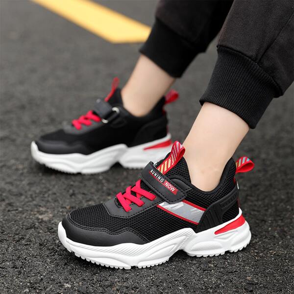 

Boys Lace-up Front Letter Graphic Running Shoes, Black