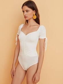 SHEIN Body estilo camiseta fruncido de manga con cordón escote corazón