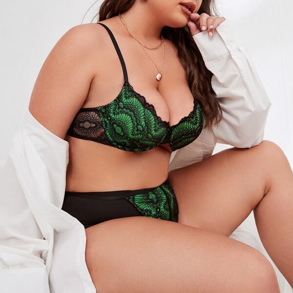 

Plus Contrast Lace Underwire Lingerie Set, Green