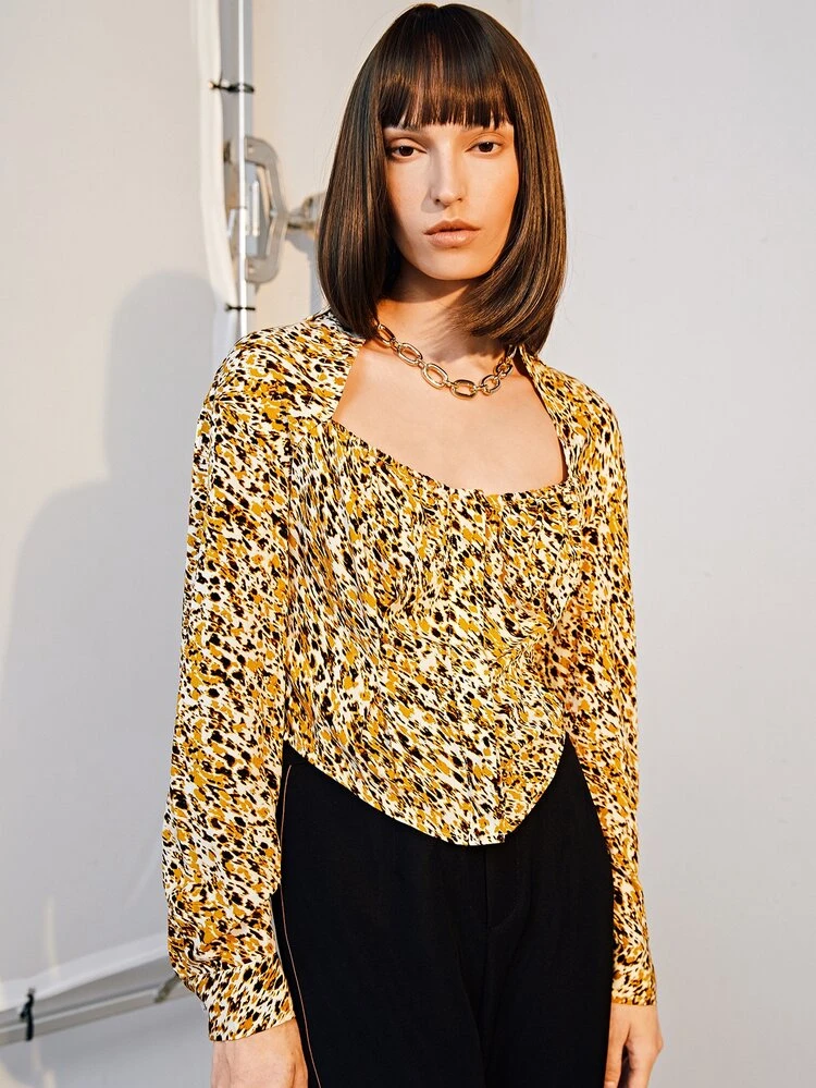 Allover Print Sweetheart Neck Hanky Hem Blouse