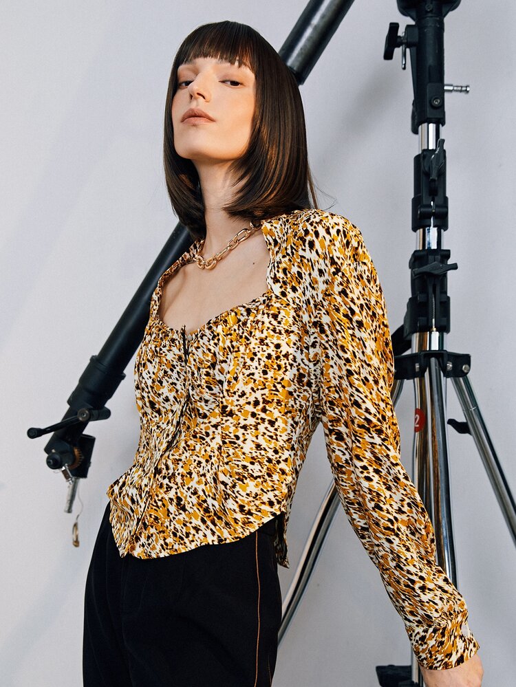 Allover Print Sweetheart Neck Hanky Hem Blouse