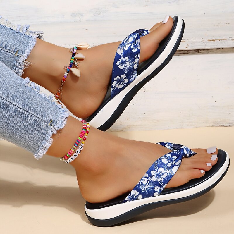 

Flower Pattern Thong Sandals, Blue and white