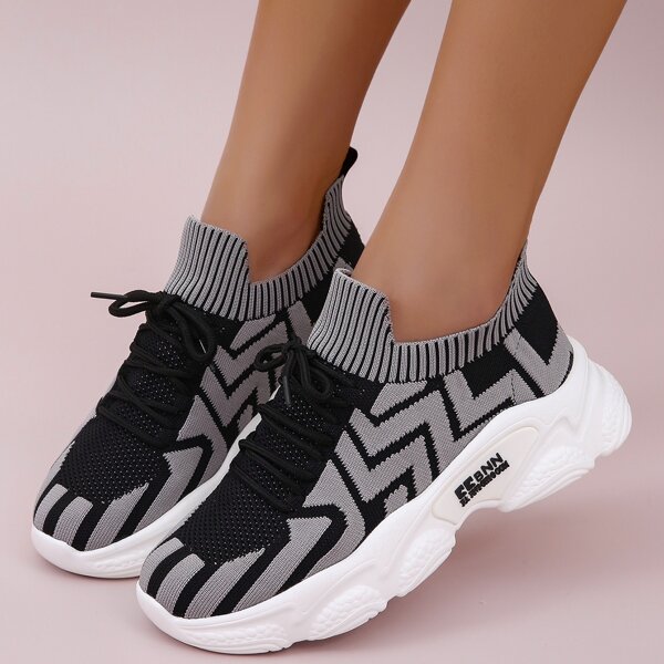 

Geometric Pattern Knit Detail Running Shoes, Grey