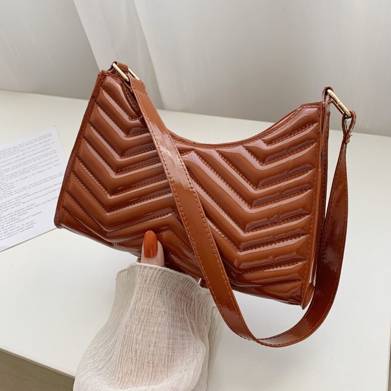 

Chevron Pattern Baguette Bag, Brown