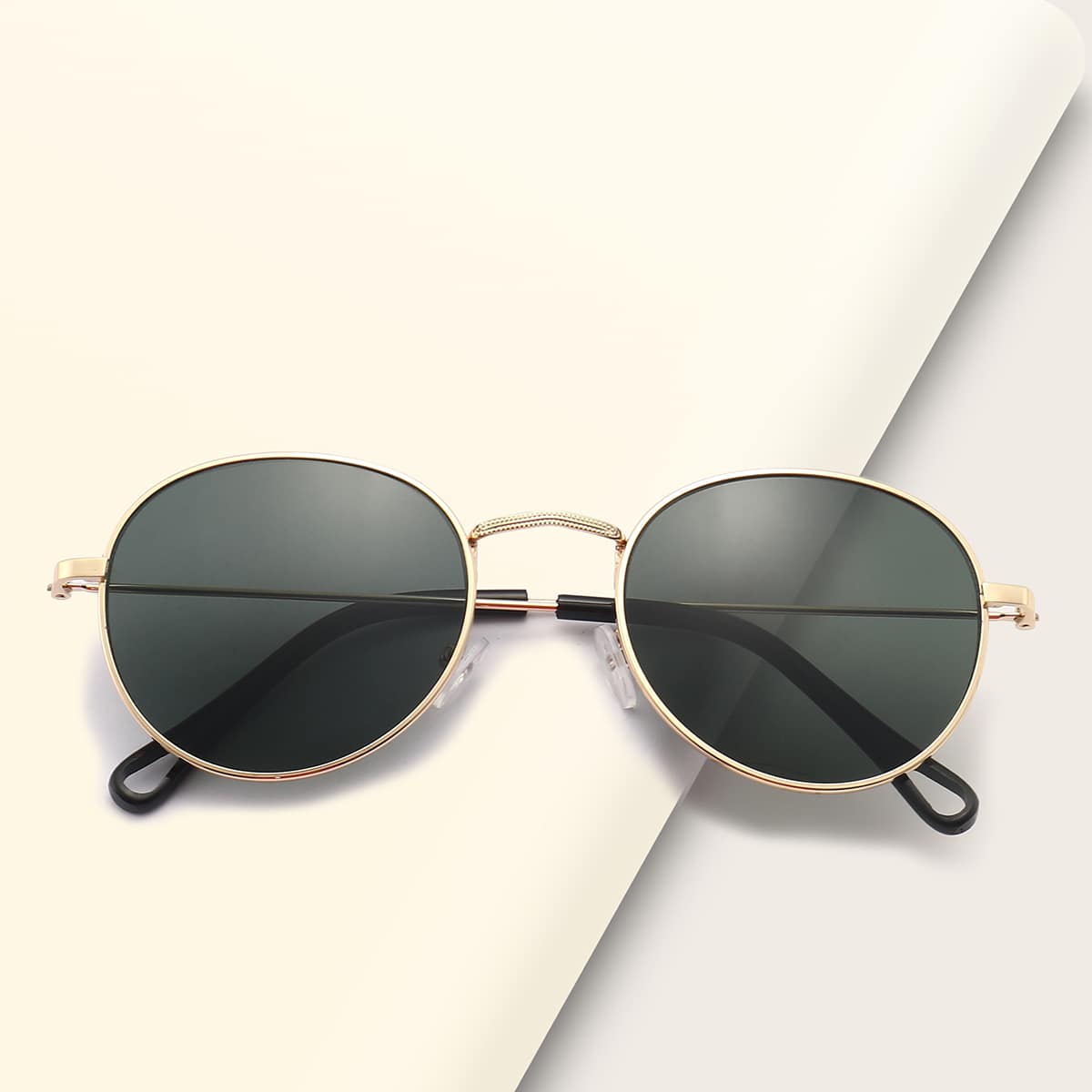 

Round Frame Sunglasses