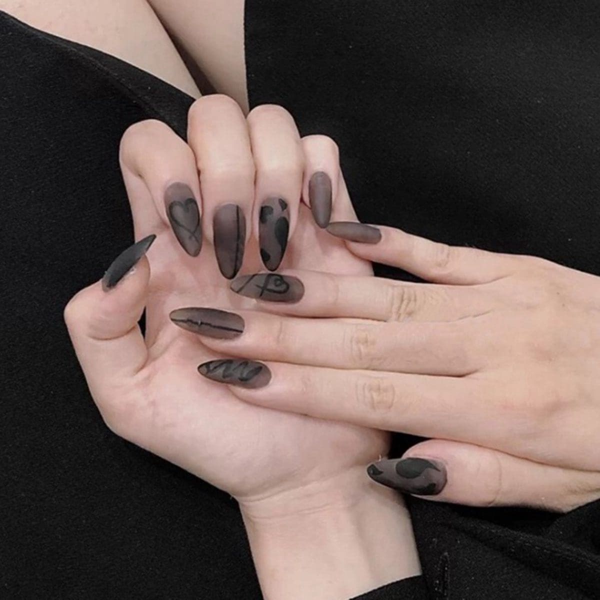 

24pcs Heart Fake Nail & 1sheet Tape, Black