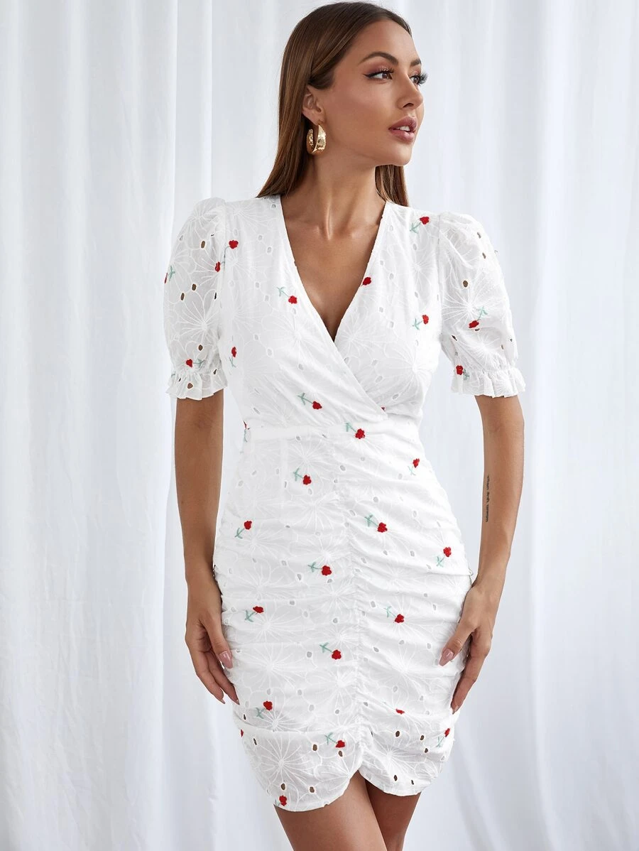 SHEIN Unity 交疊領花卉刺繡褶邊網眼刺繡洋裝 - 白色 - 查看 1