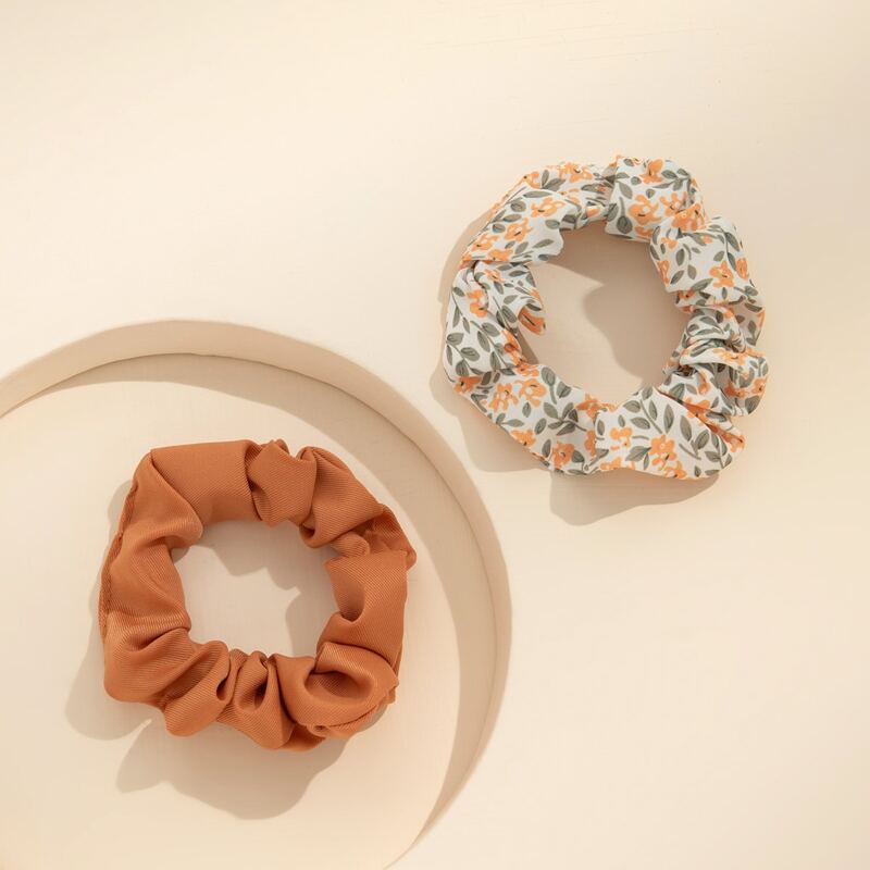 

2pcs Leaf Print Scrunchies, Multicolor