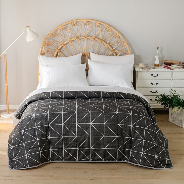 

Geometric Pattern Summer Quilt, Black
