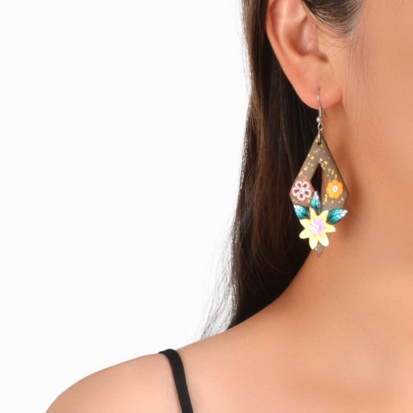 

Flower Decor Geometric Drop Earrings, Brown