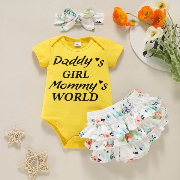 

Baby Girl Slogan Graphic Bodysuit & Floral Shorts & Headband, Multicolor