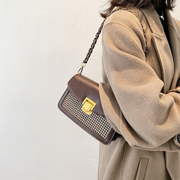 

Houndstooth Pattern Chain Shoulder Bag, Brown