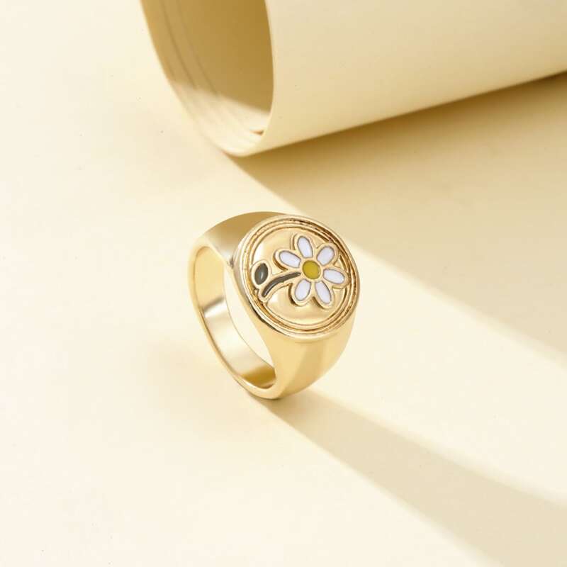 

Floral Decor Ring, Gold