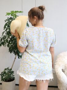 Blusa Con Ribete De Volante Y Encaje En Contraste Con Estampado Floral De Florecitas - Celeste - Ver 2