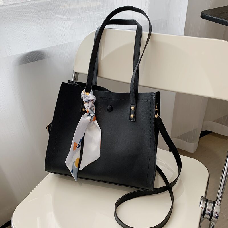 

Twilly Tote Bag With Pouch, Black