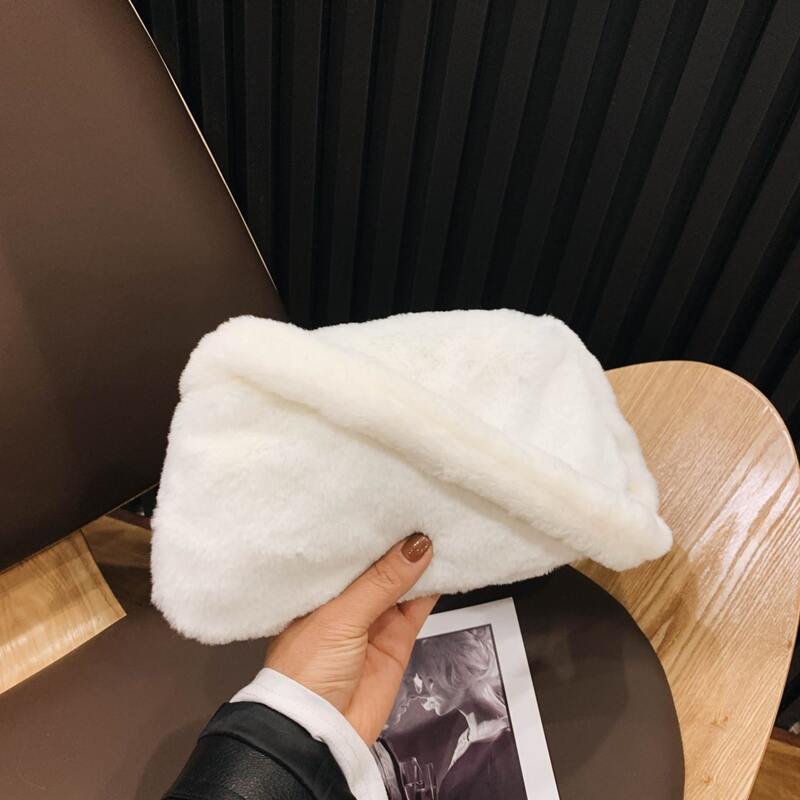 

Fluffy Shoulder Bag, White
