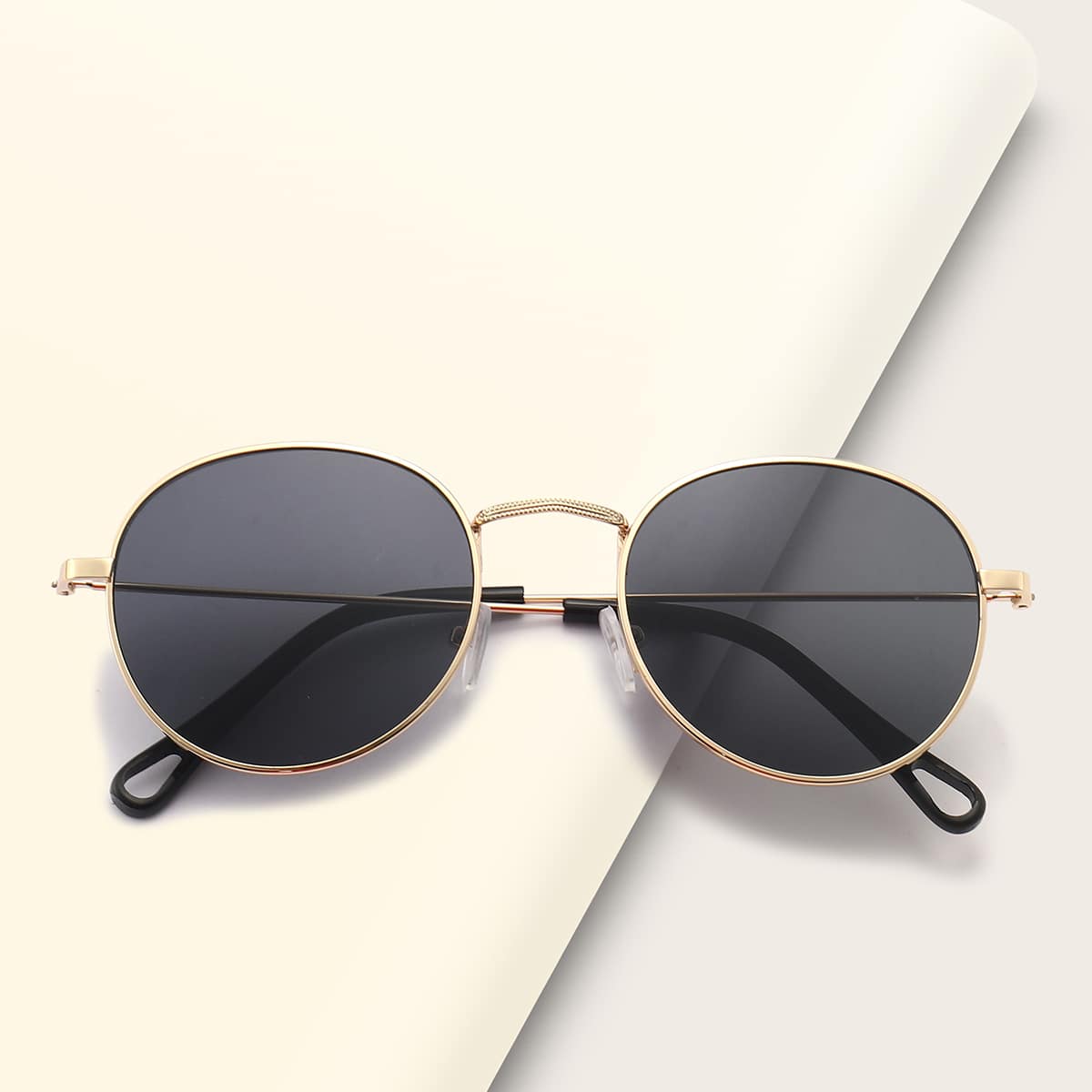 

Round Frame Sunglasses