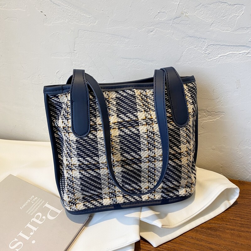 

Plaid Pattern Tote Bag, Navy blue