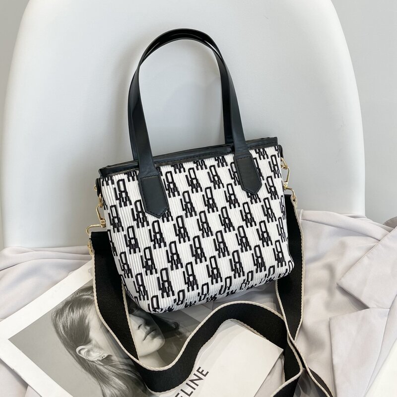 

Graphic Tote Bag, Black and white