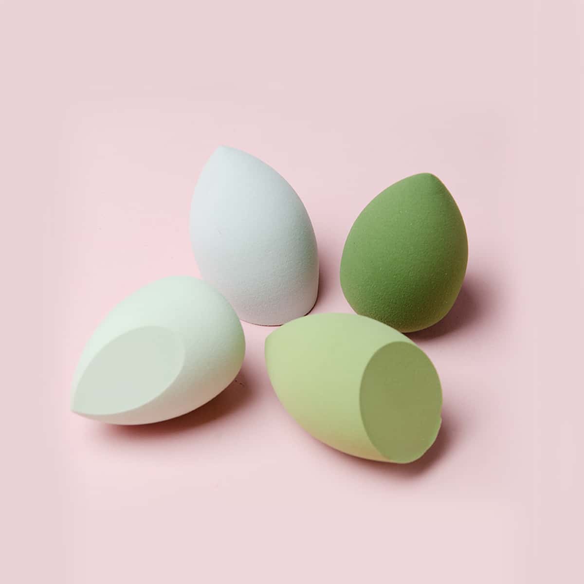 

4pcs Makeup Sponge & 1pc Storage Box, Multicolor