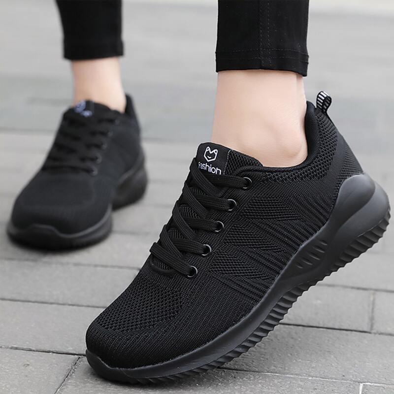 

Minimalist Lace Up Front Running Shoes, Black