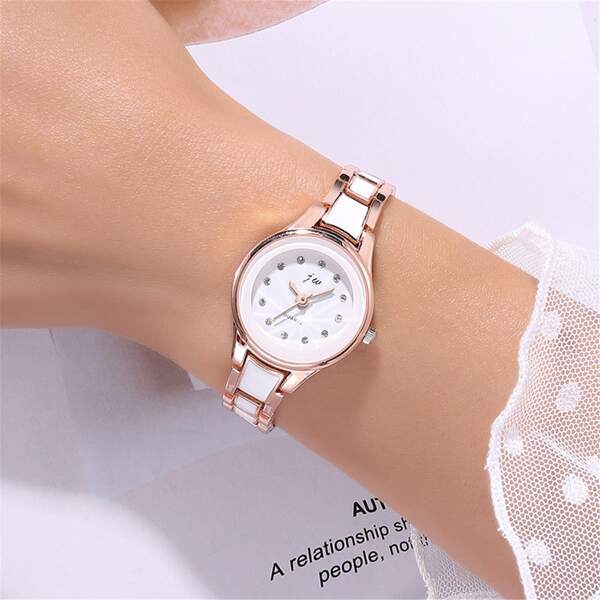 

Rhinestone Decor Round Pointer Quartz Watch