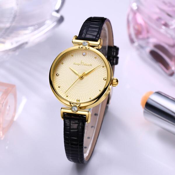 

Rhinestone Decor Round Pointer Quartz Watch