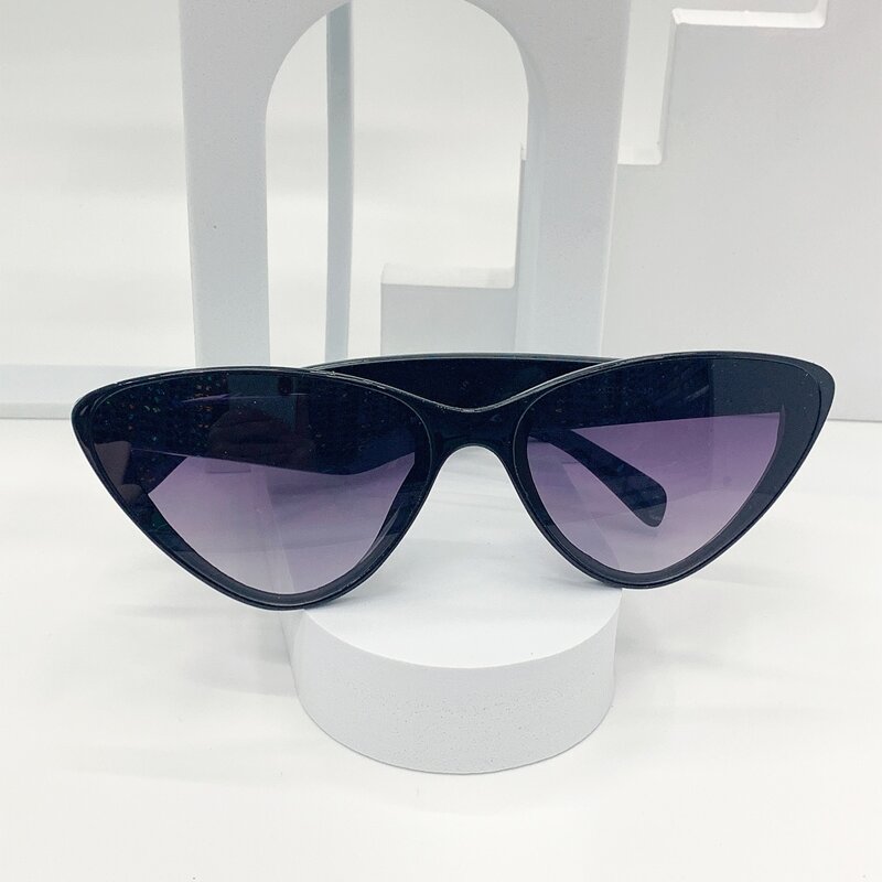 

Cat Eye Frame Sunglasses