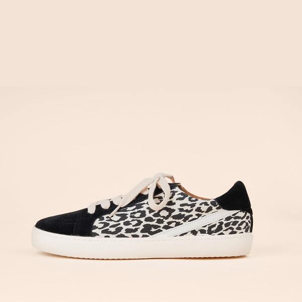 

Leopard Pattern Lace-up Front Skate Shoes, Black and white