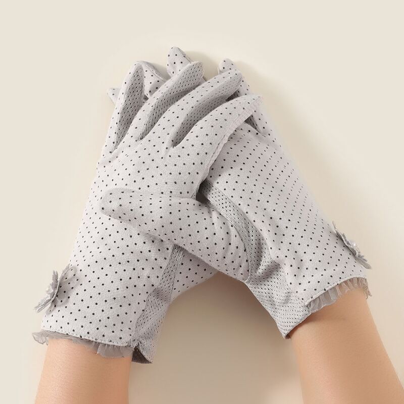 

Floral Applique Gloves, Light grey
