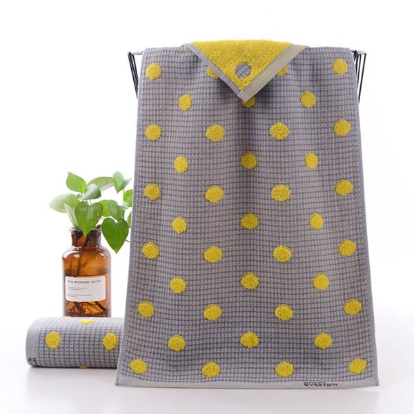 

1pc Dot Detail Face Towel, Multicolor