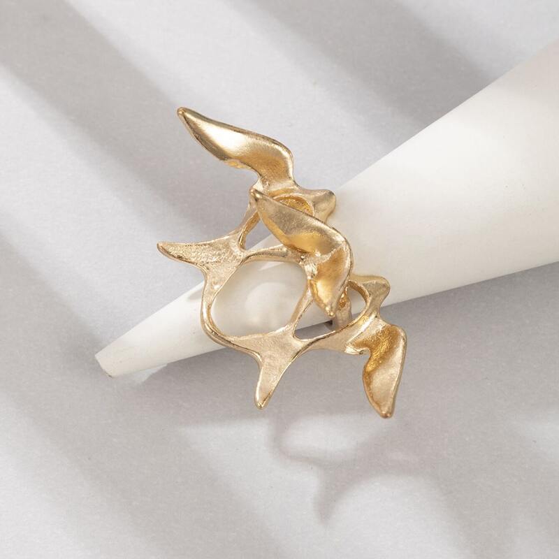 

Swallow Design Ring, Gold