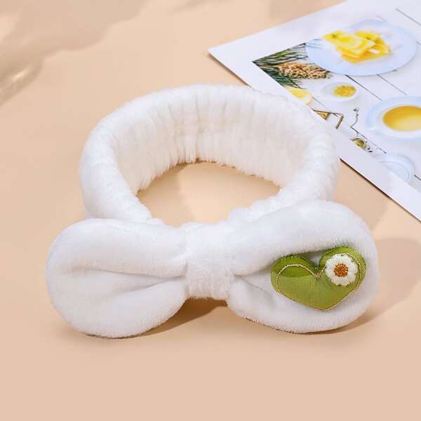 

Heart Decor Bath Headband, White