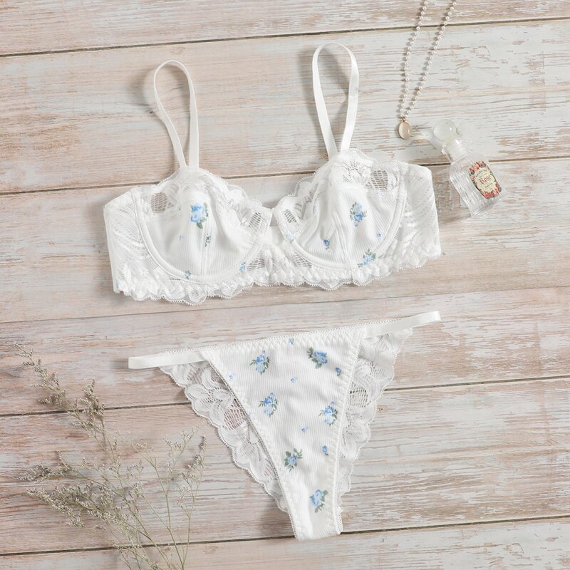 

Floral Print Contrast Lace Underwire Lingerie Set, White