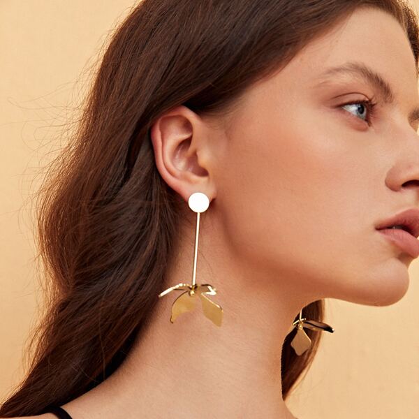 

Alloy Petal Design Earrings, Gold