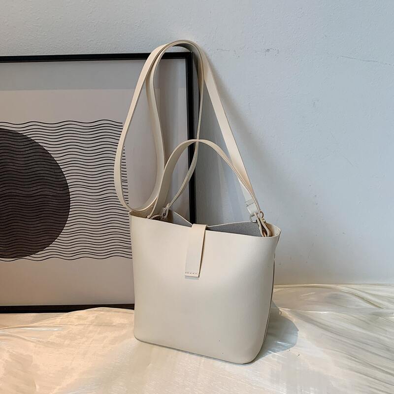 

Twist Lock Bucket Bag, White