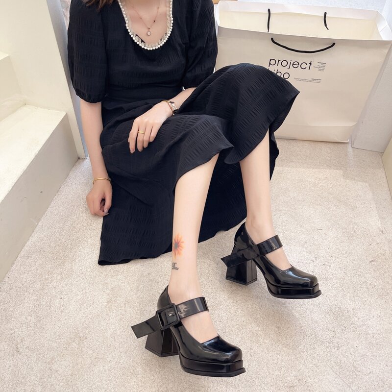 

Buckle Chunky Pumps, Black