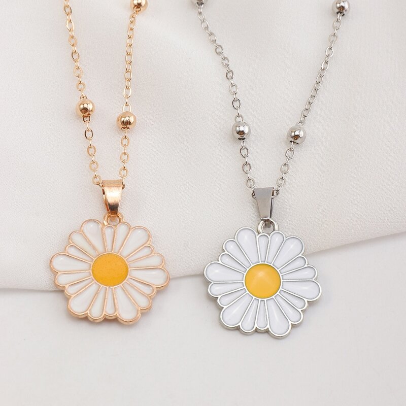 

2pcs Flower Pendant Necklace, Gold