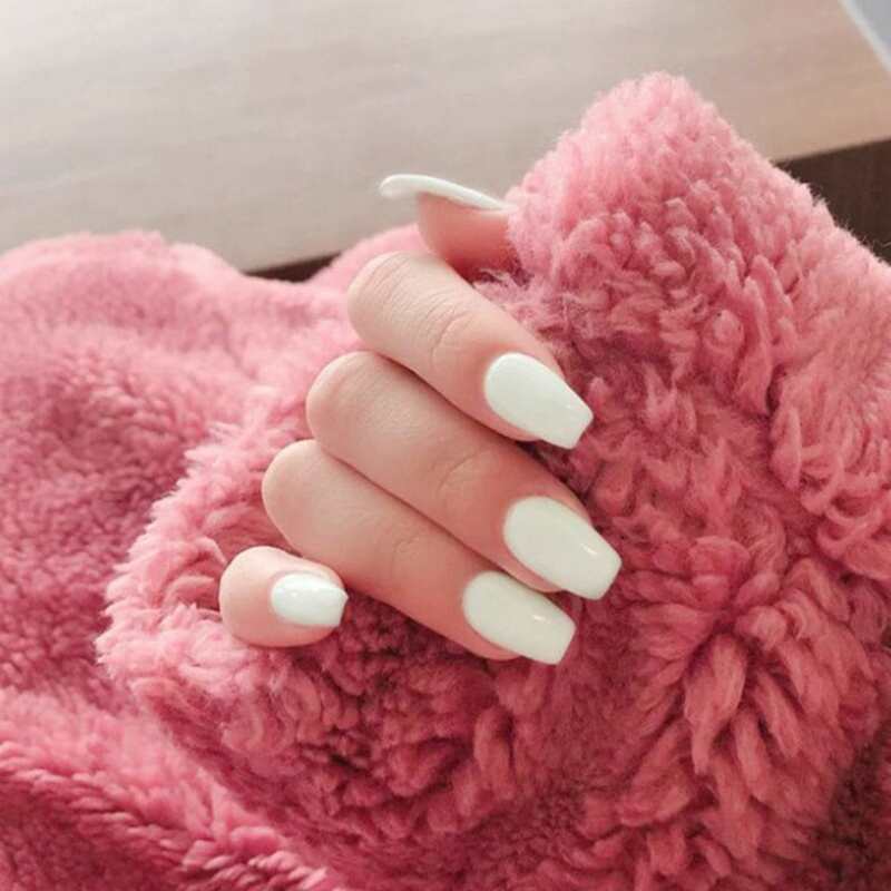 

24pcs Fake Nail & 1sheet Tape, White