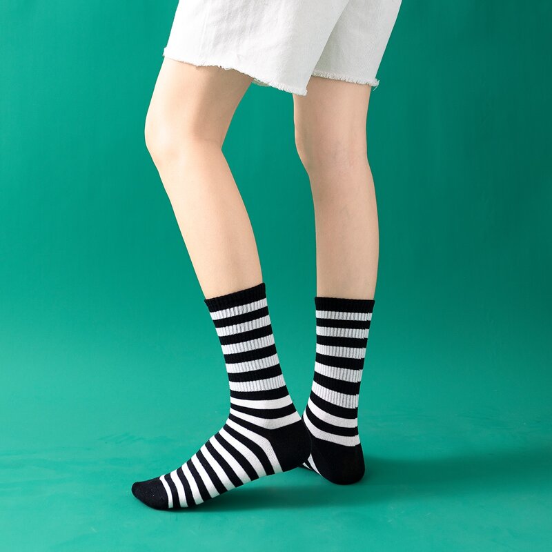 

Striped Pattern Crew Socks, Black and white