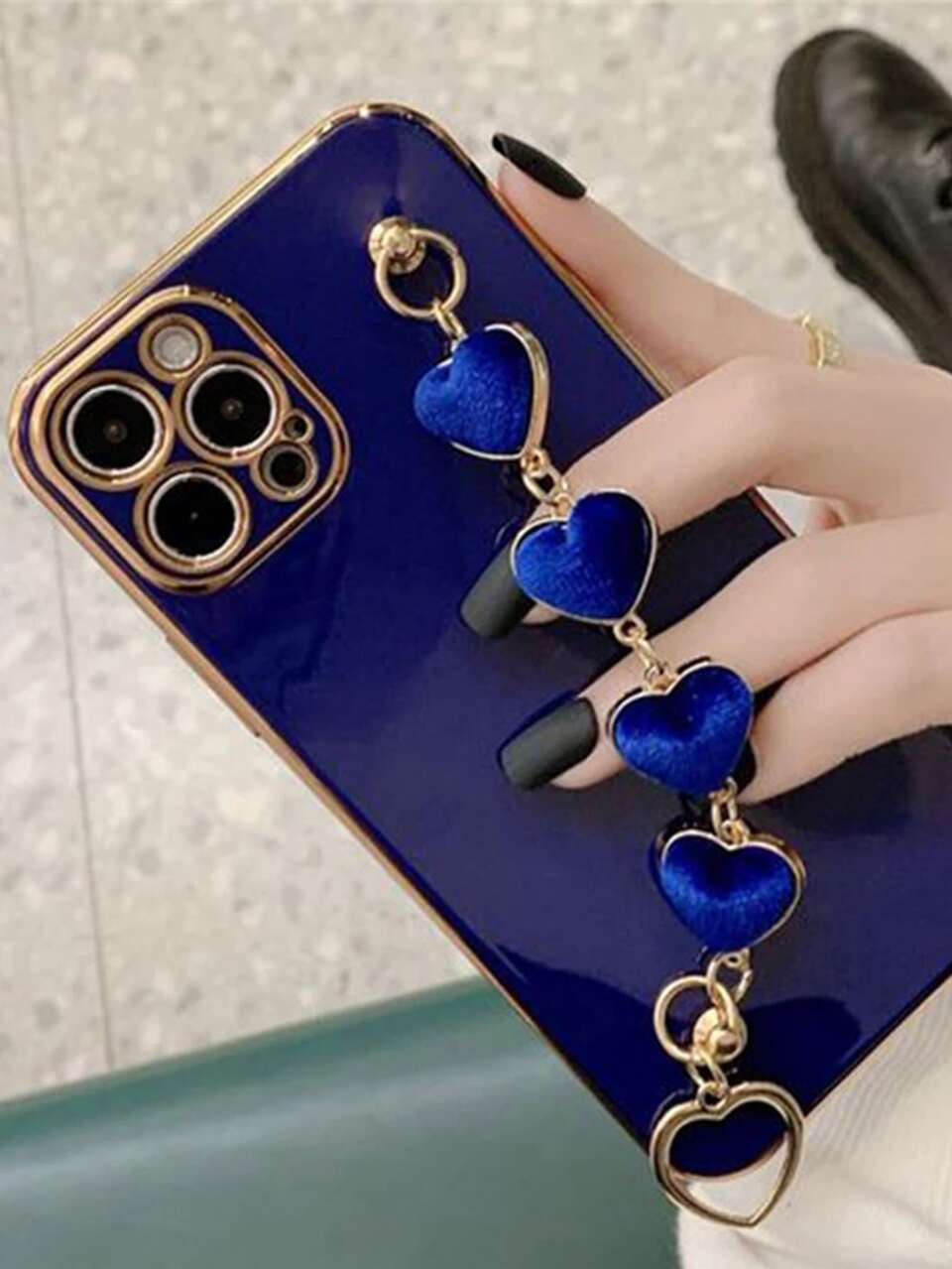 1pc Tpu Solid Color Plating Edging Plush Heart Decor Phone Case With Hand Strap Compatible With Iphone