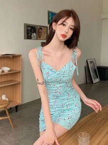 小碎花褶邊吊帶洋裝