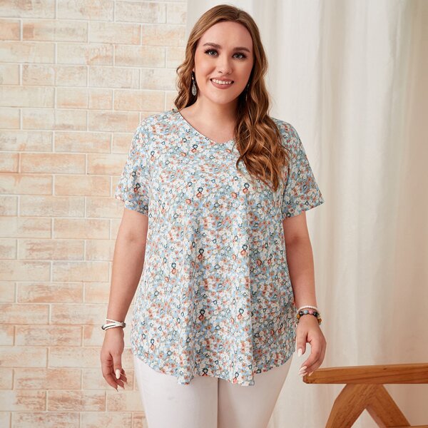 

Plus Ditsy Floral V-Neck Blouse, Multicolor