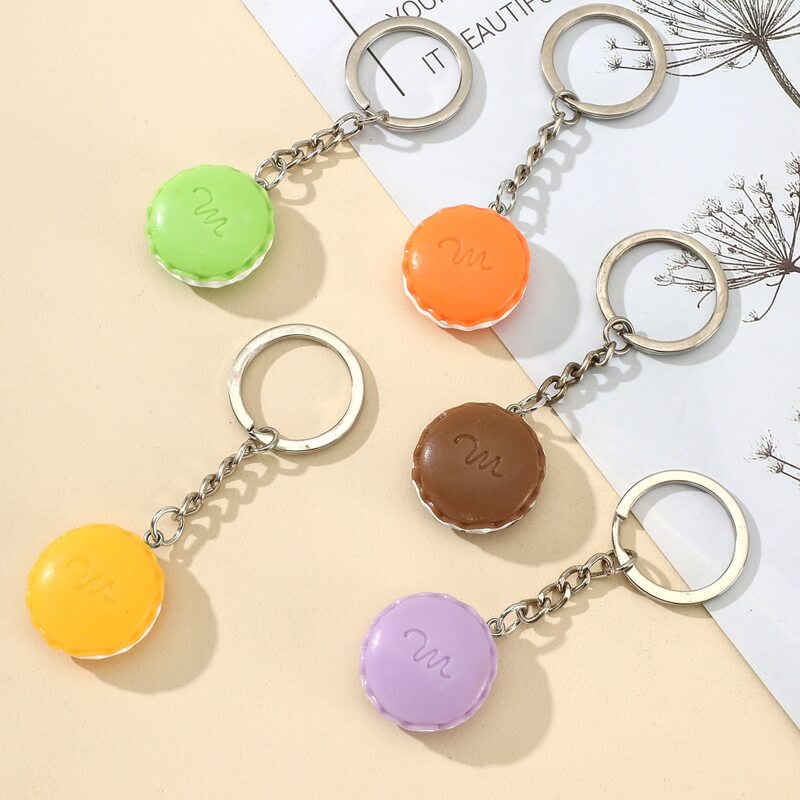 

1pc Random Color Geo Design Keychain, Multicolor