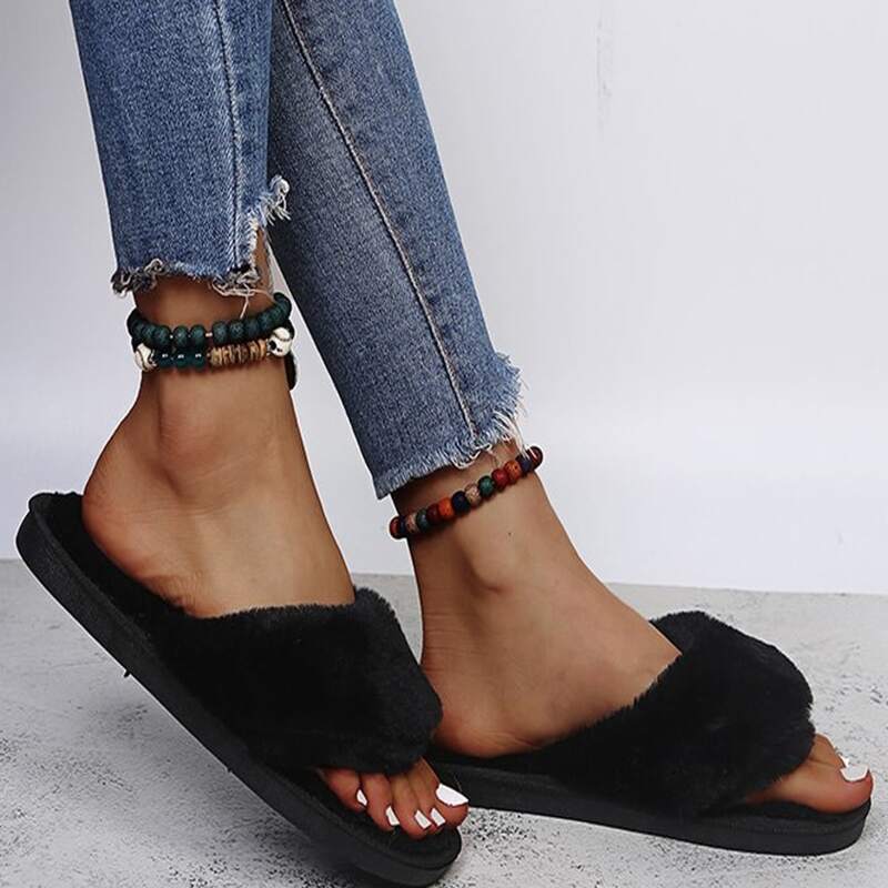 

Minimalist Fluffy Slippers, Black